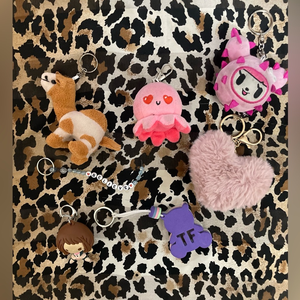 Bundle of 7 keychains